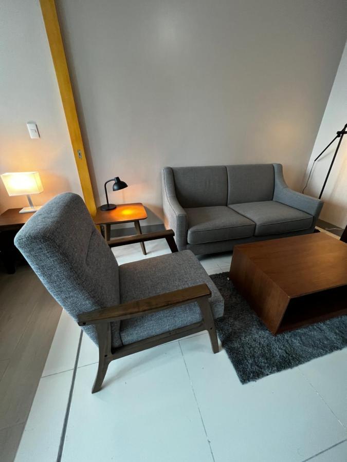 1 Bedroom Uptown Bgc Across Uptown Mall Manila Kültér fotó