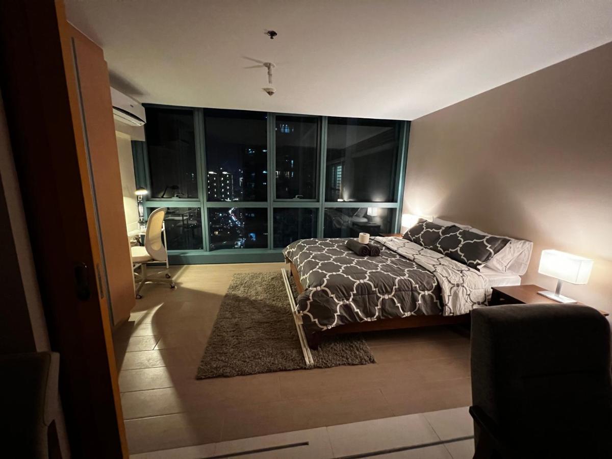 1 Bedroom Uptown Bgc Across Uptown Mall Manila Kültér fotó