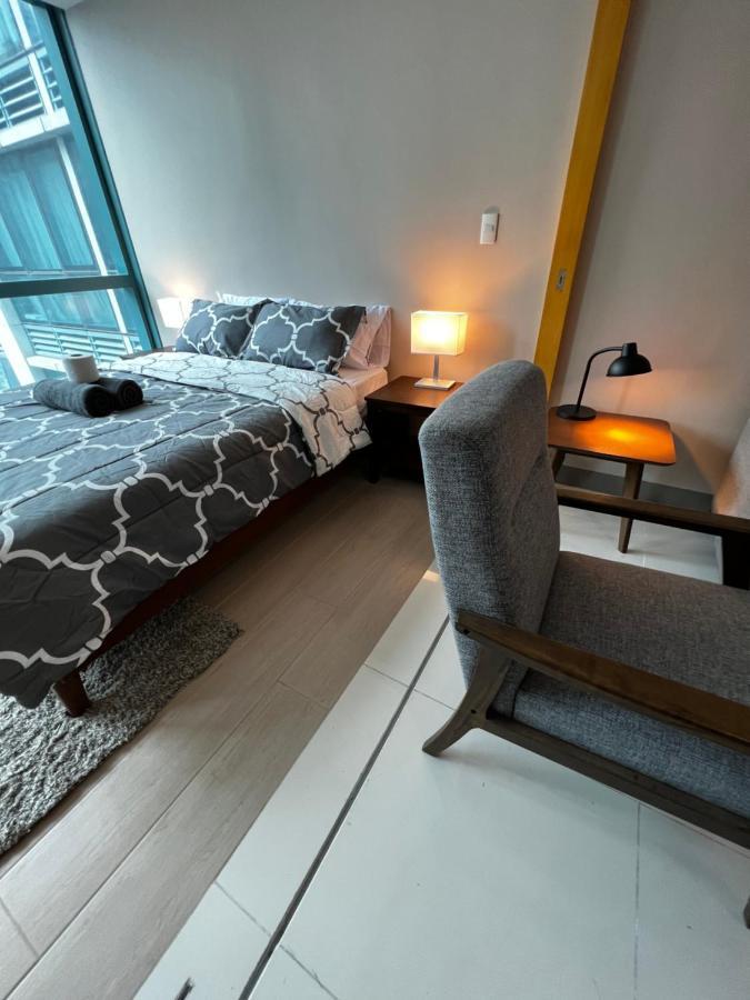 1 Bedroom Uptown Bgc Across Uptown Mall Manila Kültér fotó