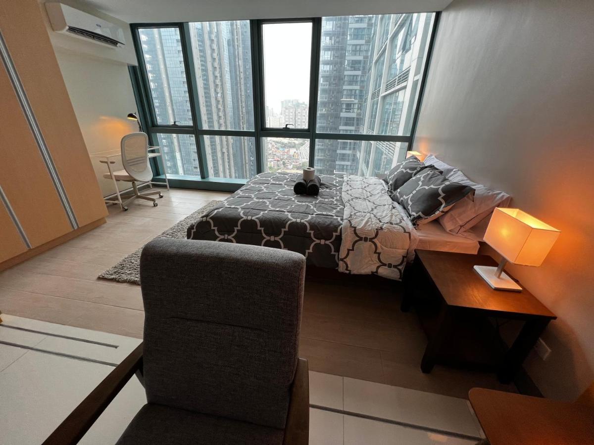 1 Bedroom Uptown Bgc Across Uptown Mall Manila Kültér fotó