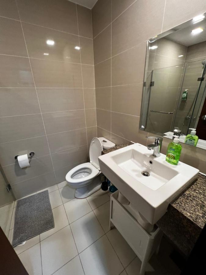 1 Bedroom Uptown Bgc Across Uptown Mall Manila Kültér fotó